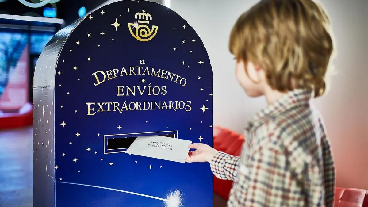 Bústia per enviar les cartes als Reis de l'Orient a l'oficina de Correus de Pineda