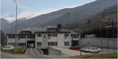 Demanen cinc anys de presó a dues persones enxampades a la duana de la Farga de Moles amb un equip per clonar targetes