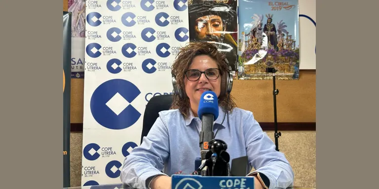 Miriam Cruces, alma indiscutible del colegio Álvarez Quintero visita el estudio de COPE Utrera