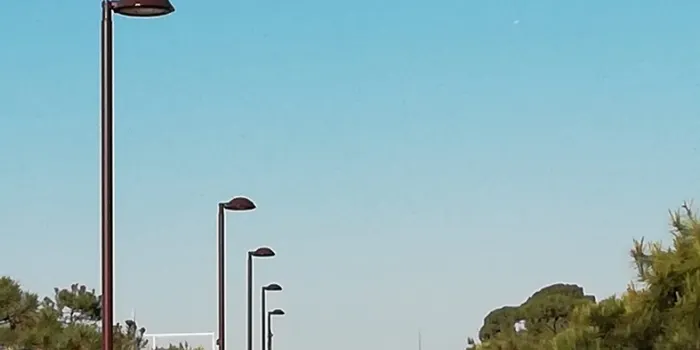 Es posa en marxa el nou enllumenat a la platja del Cavaió
