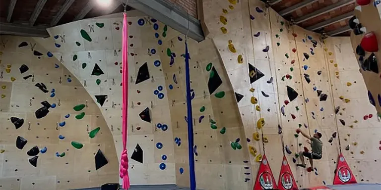 La regidoria d'Infància organitza un taller de rocòdrom adreçat a l'alumnat de primària