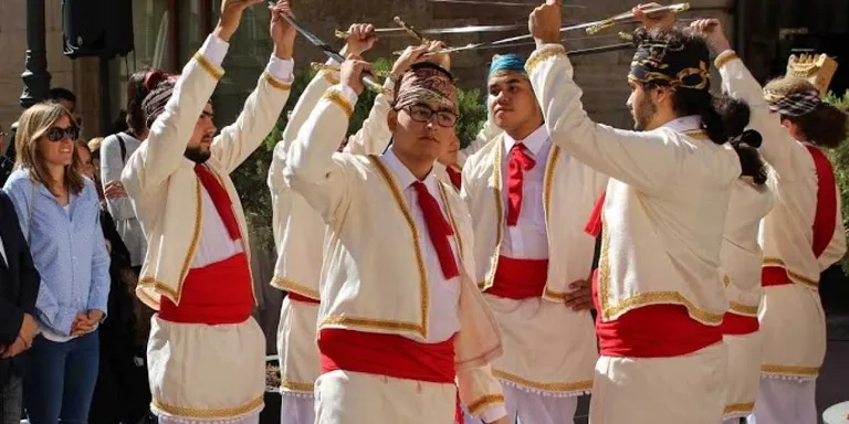 El Ball d'Espases de Cervera, novetat al seguici popular de Tradi-Sió del diumenge de Festa Major