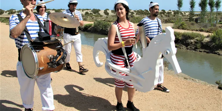Un espectacle d’animació de carrer dona avui el tret de sortida a la Festa de la Mare de Déu del Carme