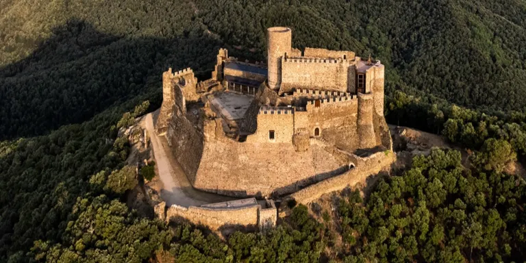 Tanquen fins dissabte el castell de Montsoriu pel risc d'incendi