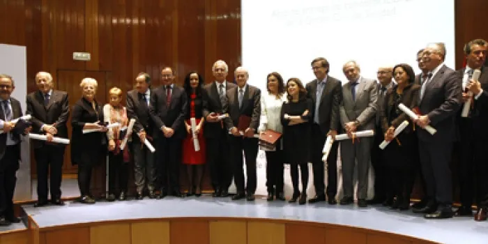 Sofia Nilsson recull la medalla Comenda de l'Ordre Civil en homenatge pòstum a Alex Bueno