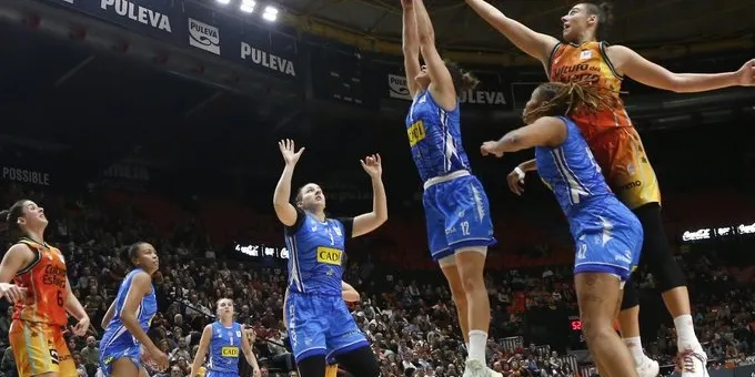 La derrota a València (82-46) situa el Cadí La Seu a la 12a posició de la Lliga