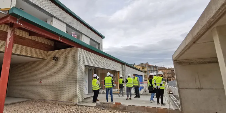 Les famílies del Vinyet demanen explicacions a Educació per l'enèsim retard en la posada en funcionament de l'edifici definitiu