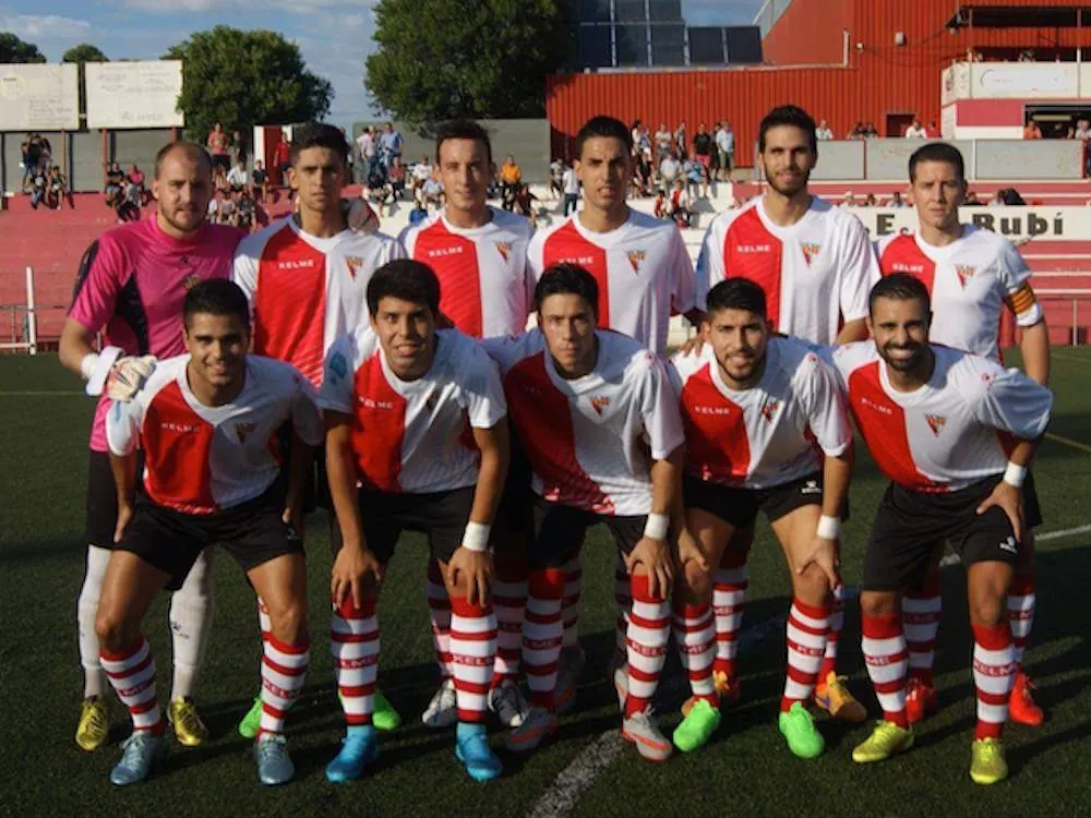 L'equip titular de la UE Rubí en l'estrena de lliga 2015-2016 / FOTO: José Membrives