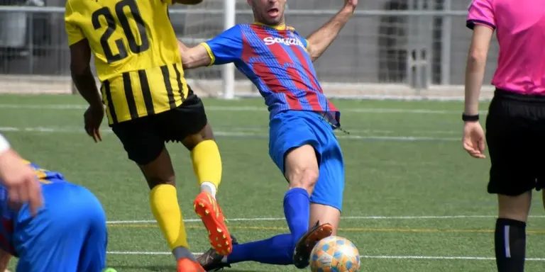 El CF Caldes té la permanència a tocar després de guanyar l’EF Mataró amb un gol d’Héctor Alcañiz al darrer minut