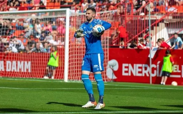 Manu Garcia serà el porter del Nàstic almenys una temporada més