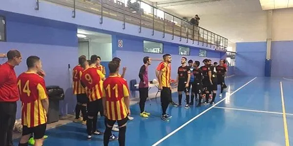 El FS Vinyols-CFS Pobla de Montornès, suspès en la recta final amb 5 a 5 en el marcador