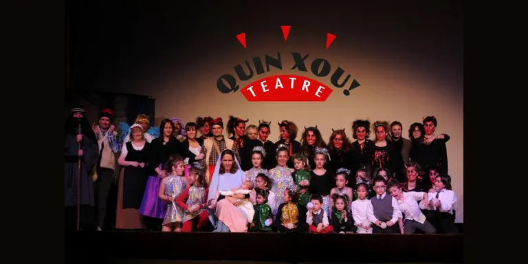 El grup de teatre 'Quin Xou' fa una donació de 1.500 euros a Aliments per la Solidaritat