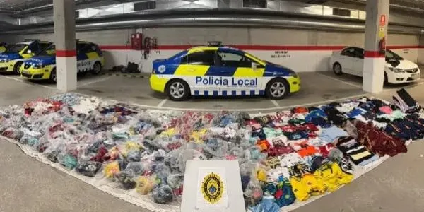 La Policia Local de Torredembarra intervé prop de 1.600 peces de roba en dues operacions contra la venda ambulant il•legal