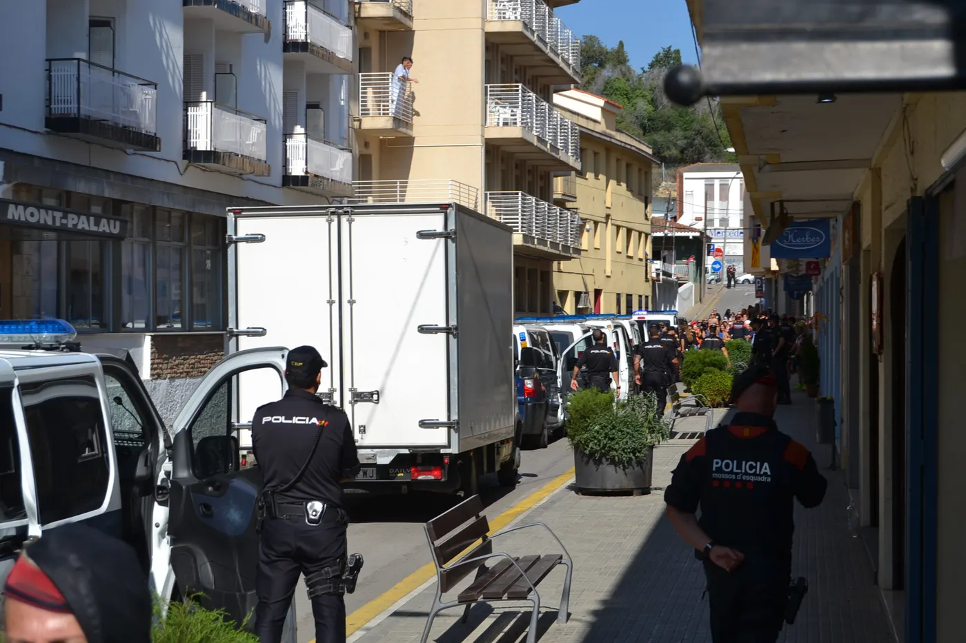 Regidors de Pineda neguen pressions a un hoteler perquè expulsés la policia espanyola desplegada l'1-O