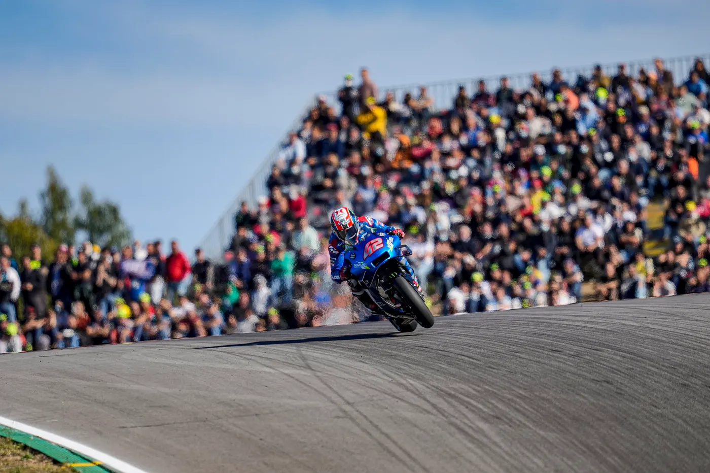 Joan Mir fa segon i Àlex Márquez queda a les portes del podi