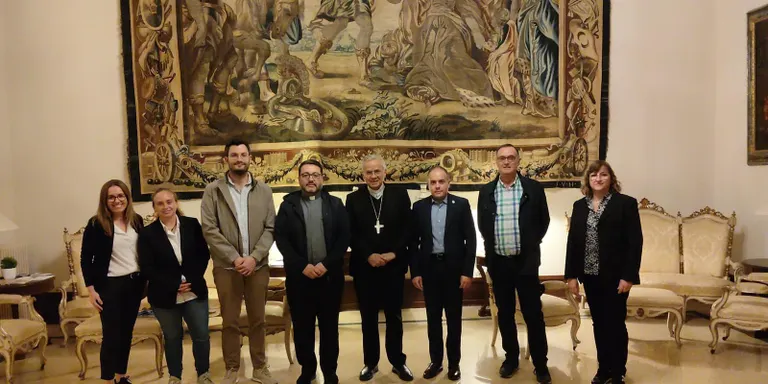 La Junta Directiva d’Agrupació de Setmana Santa de Valls es reuneix amb l’Arquebisbe de Tarragona