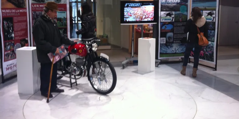 El món de la moto de Bassella, en una exposició al Consell Comarcal