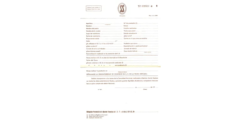 L’arxiu municipal mostra una sol·licitud per prestar el Servei Social Femení, obligatori fins el 1978 perquè les dones poguessin optar a una feina remunerada o un títol acadèmic