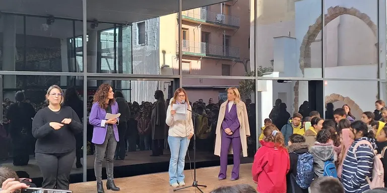 Valls commemora el 25-N