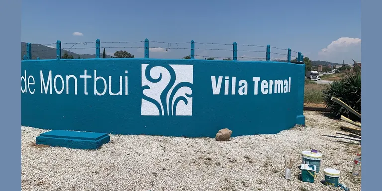 L'Ajuntament encarrega el sanejament i la pintura de la bassa a l'entrada sud de Caldes