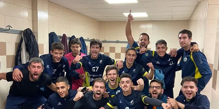 El Club Handbol Cambrils li pren el liderat a l’Esplugues amb un contundent triomf per 29-17