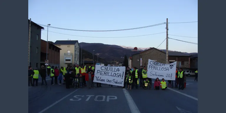 Els veïns de Montferrer seguiran tallant la N-260 mentre no rebin resposta del Govern espanyol