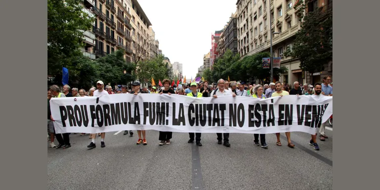 Manifestació al centre de Barcelona contra l'exhibició de F1, amb 38.000 persones