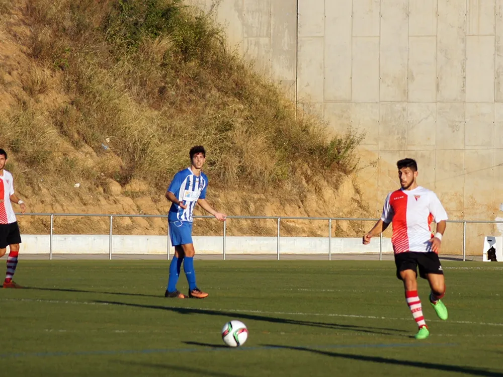 Bona feina de contenció de Mendoza que s'ha convertit en el golejador del Rubí a Sant Feliu