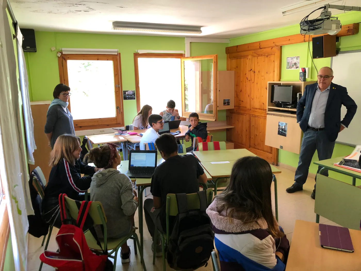 El conseller d'Educació, Josep Bargalló, visita els centres de Sant Llorenç de Morunys