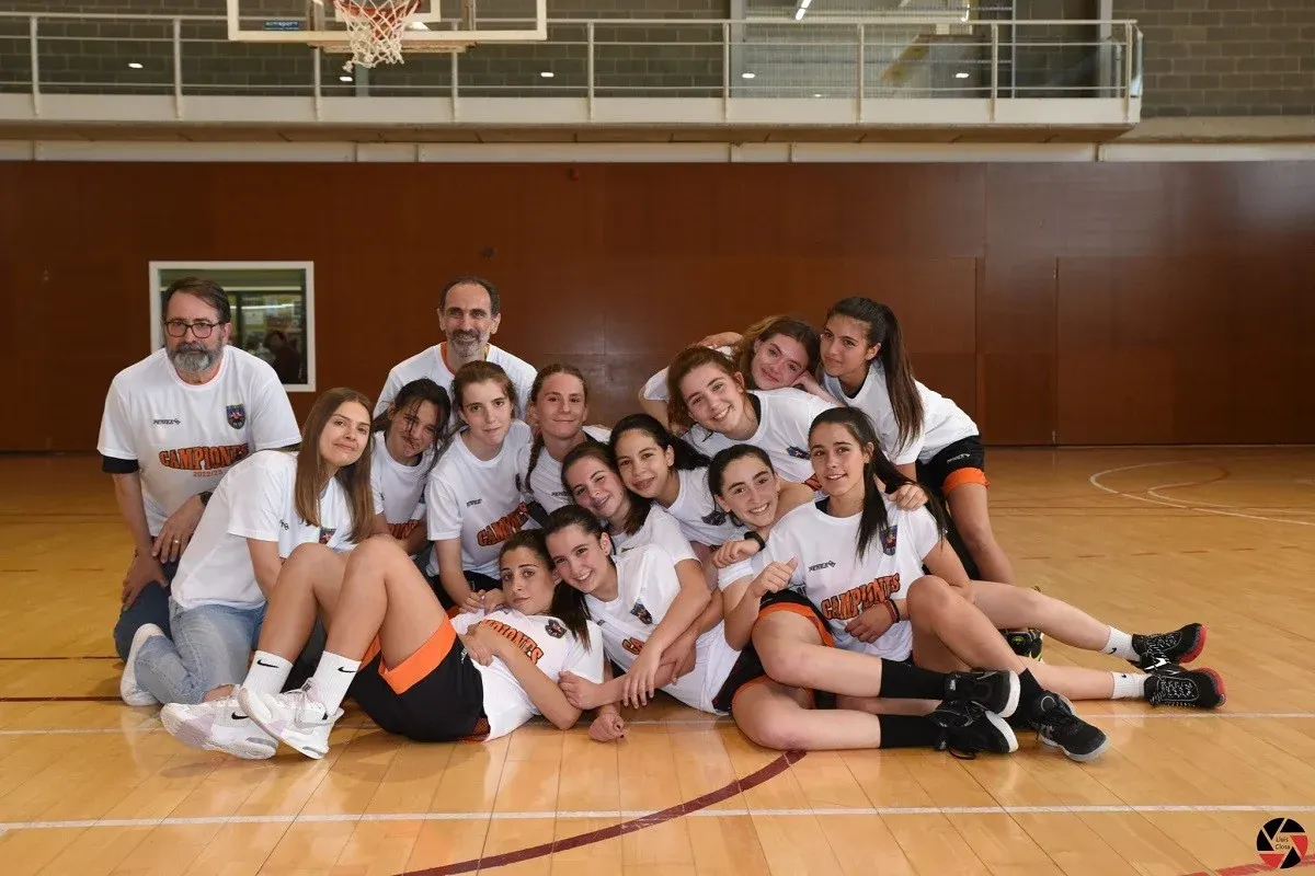 <strong>Les jugadores del cadet femení del Club Bàsquet Solsona es proclamen campiones de lliga</strong>