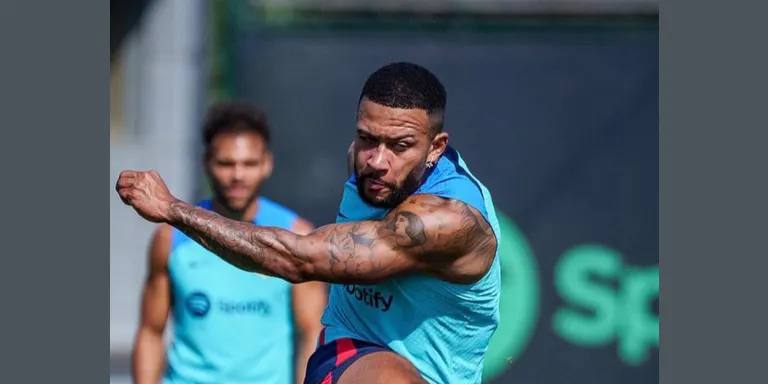 Depay es troba cada vegada més lluny del Barça