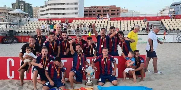 Els torrencs Suárez, Arias i Frutos es proclamen campions d’Espanya de futbol platja