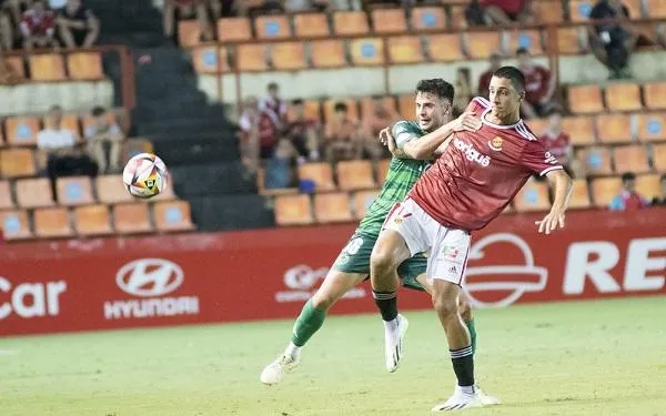 El Nàstic afronta el primer derbi català davant el Barça Atlètic