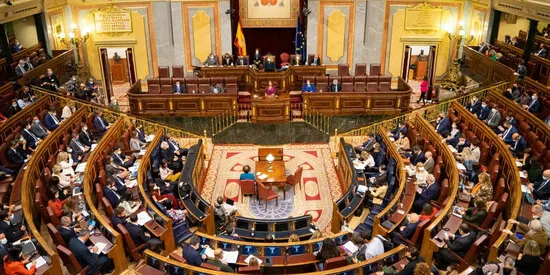 El govern espanyol pacta amb ERC i PNB que els interins d'abans de 2016 guanyin la plaça sense opositar