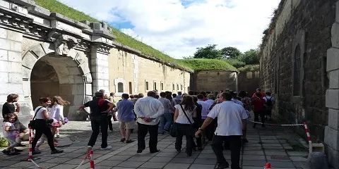 VISITAS GUIADAS AL FUERTE DE GUADALUPE LOS DOMINGOS Organizadas por la Fundación ARMA PLAZA,