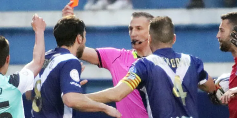 L’Europa perd davant l’Osca B amb un escàndol arbitral (0-3)