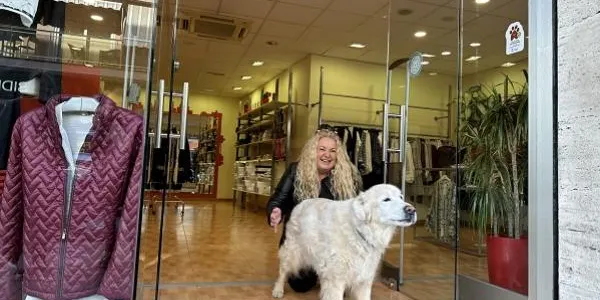 Els animals de companyia ja poden entrar a 35 establiments comercials i una vintena d’edificis municipals de Torredembarra