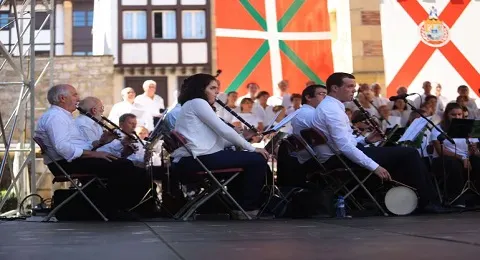 53. EDICIÓN DEL ALARDE DE TXISTULARIS ESTE DOMINGO EN GIPUZKOA PLAZA