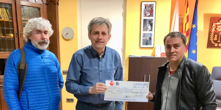 El Centre Excursionista del Solsonès lliura 500 euros al Rebost Solidari