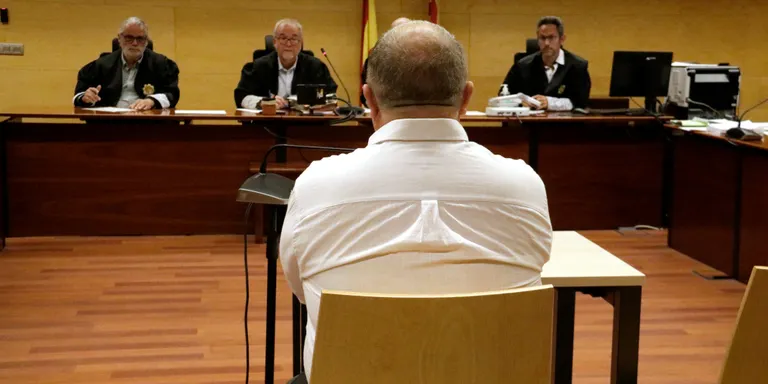 A judici un acusat que s'enfronta a 12 anys de presó per abusar de la fillastra durant sis anys