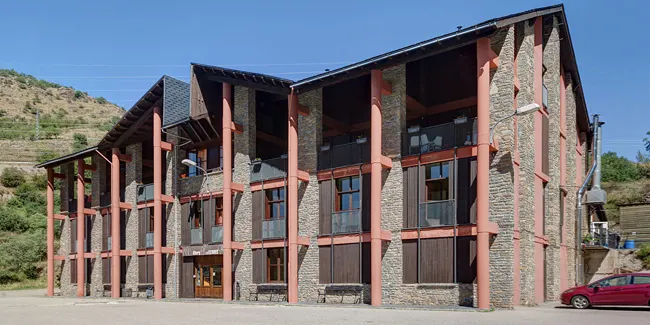 FGC i la Fundació Pere Tarrés col·laboren en la millora de l'Alberg Les Estades de Rialp