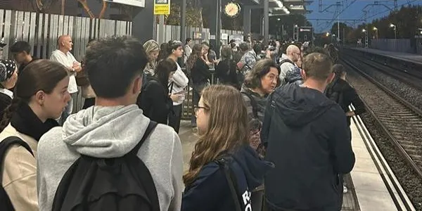 Alcaldes afectats pel tall de Renfe reclamen millores al pla alternatiu de transport i l'empresa diu que estudiarà ajustos