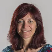 Entrevistes de la Justa del 14/3/2016 — Cursos d’Arts Plàstiques de Sant Just (Can Ginestà): projectes de fi de curs, matrícula i crida; tertúlia sobre gossos a l’espai públic, refugiats a Europa i secret professional - episode art