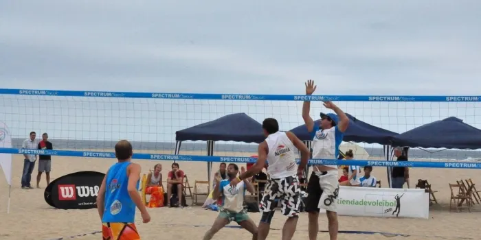Arrenca la sisena edició de l’Svatour, el circuit amateur de vòlei platja