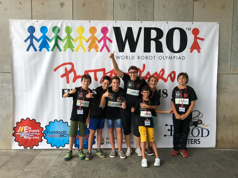 Campanya de micromecenatge per a la participació de l'Escola Albert Vives a la final de la World Robot Olympiad