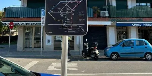 Una nova senyalització al carrer convida a desplaçar-se caminant per Altafulla
