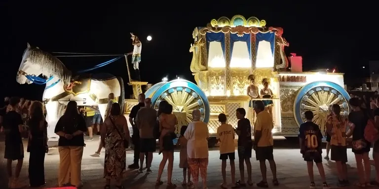 La Mascarada anima la nit de dissabte al passeig marítim de Torredembarra