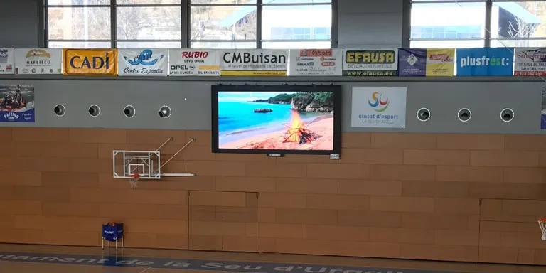 Instal·lat un nou marcador electrònic al Palau Municipal d’Esports de la Seu d’Urgell