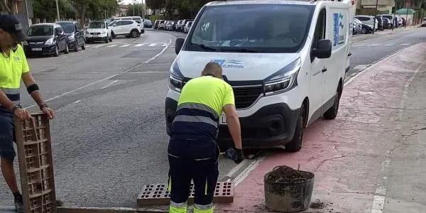 L'Ajuntament d'Altafulla neteja el canal de la rasa i els embornals per la previsió de pluges d'aquest cap de setmana