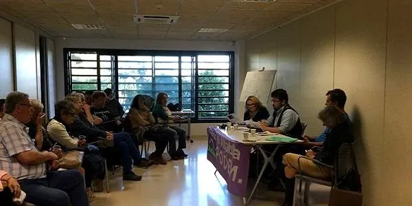 Podem Altafulla informa la ciutadania sobre la moció de censura que la seva formació vol impulsar contra Mariano Rajoy